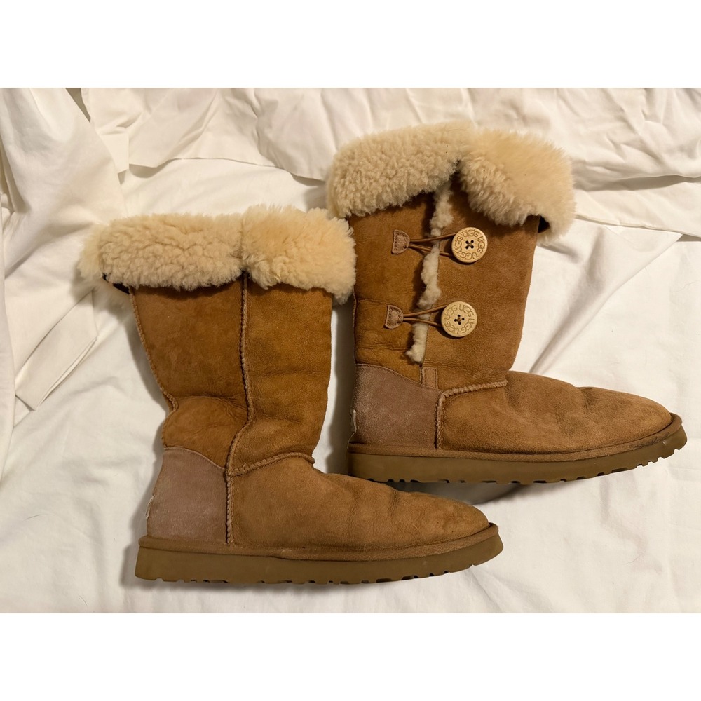 UGG Australia Bailey Button Triplet Chestnut Suede Shearling Boots 1873 Women 9